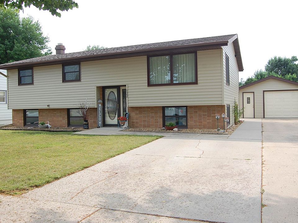 1st image of 122 Thomas Ave