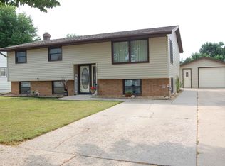 122 Thomas Ave, Worthington, MN 56187