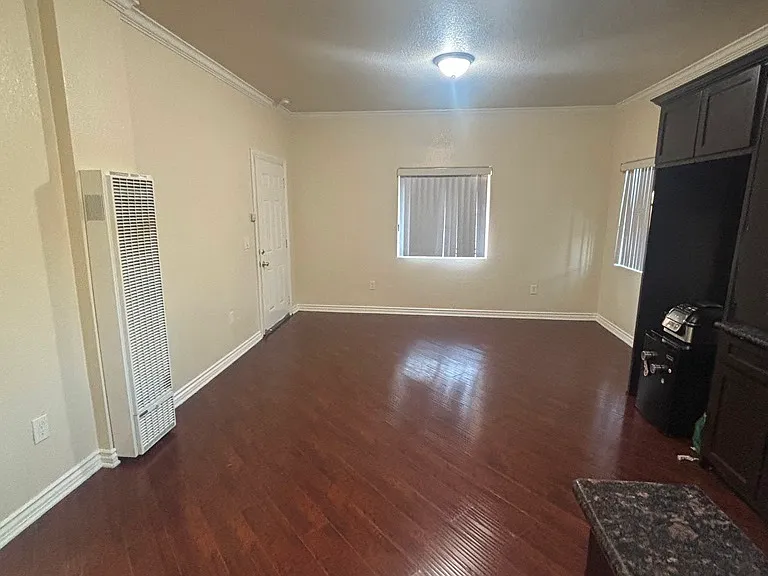 5900 S Hoover St #1 — Photo 5