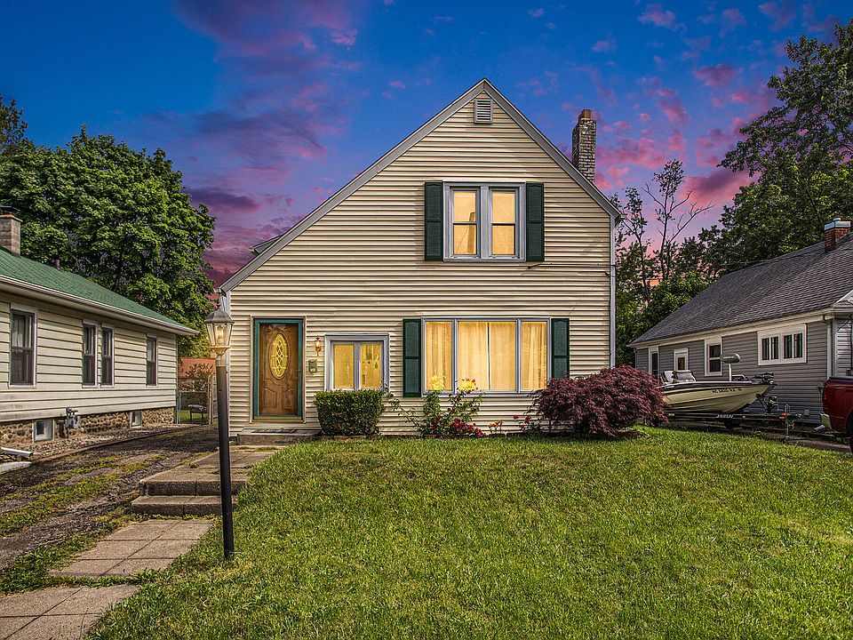 1st image of 204 Summer St