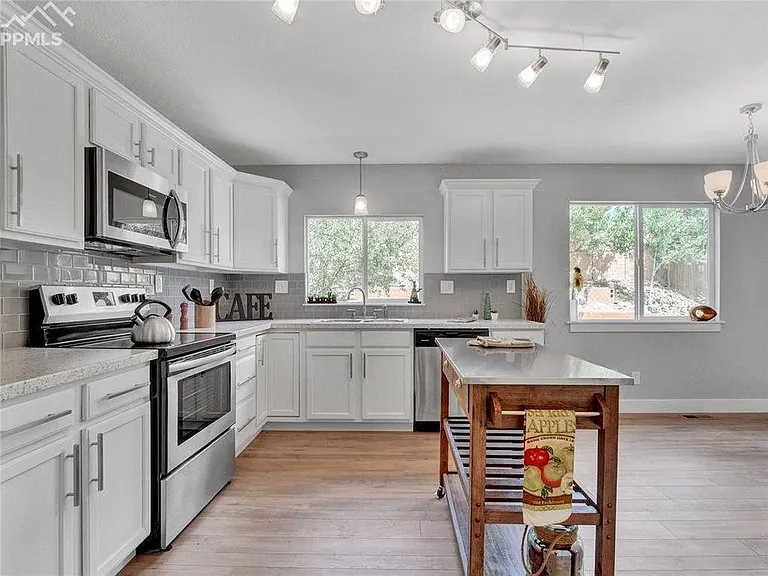 7154 Grand Prairie Dr — Photo 9