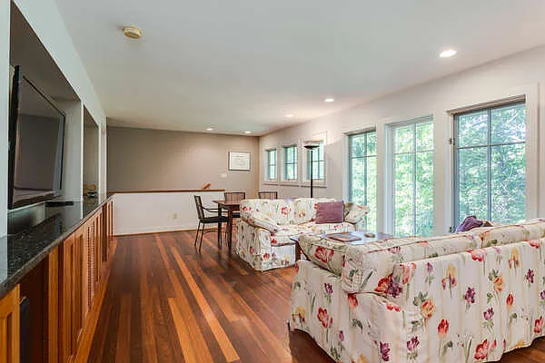 2 bed, 1.5 bath, 750 sqft, $3,000 — Photo 4
