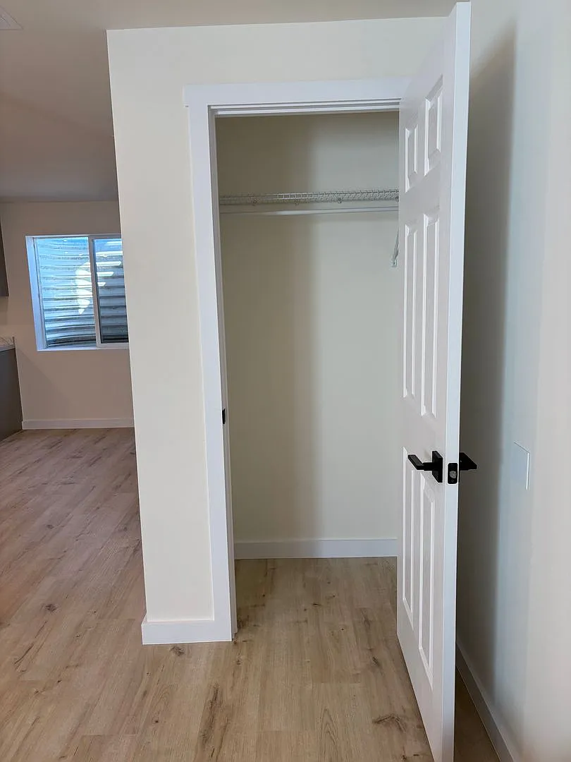 Newly Renovated 2 Bed/ 1 Bath Basement Apartment For Rent All Utilities Included — Photo 4