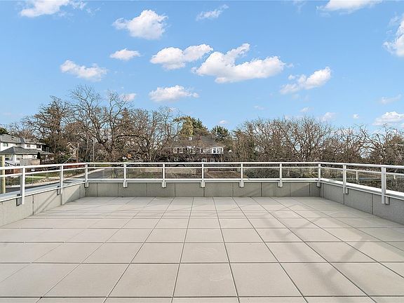 2nd image of 1102 Esquimalt Rd #307