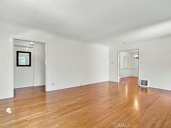 4th image of 1105 Graynold Ave
