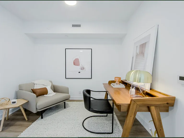 5249 Dundas St W — Photo 28
