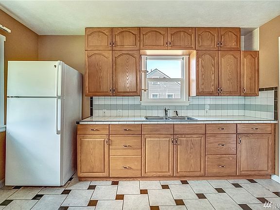 5th image of 6505 E East St