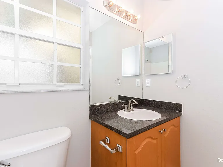 459 SW Laconic Ave — Photo 8