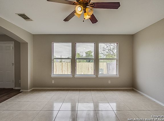 3rd image of 7926 Meadow Way Ct