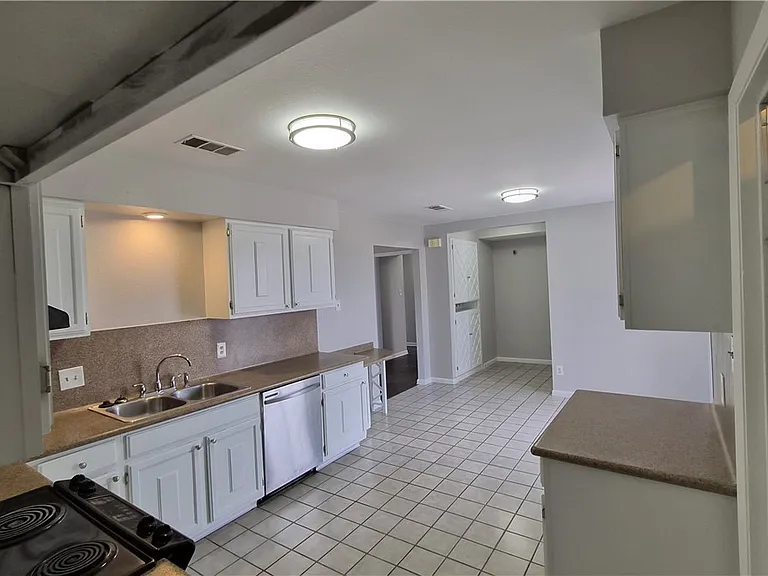 6013 Parkview Dr — Photo 5