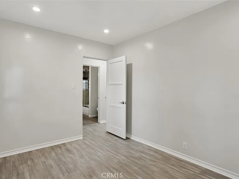 1527 N Avon St — Photo 13
