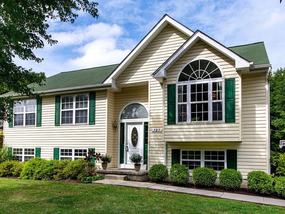 1st image of 727 Cloverfields Dr