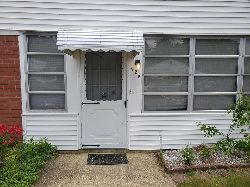 1st image of 52 St John Place #B