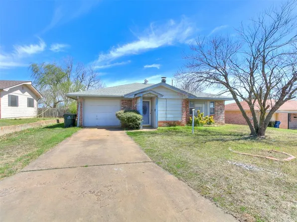 2215 S 11th St, Chickasha, OK 73018