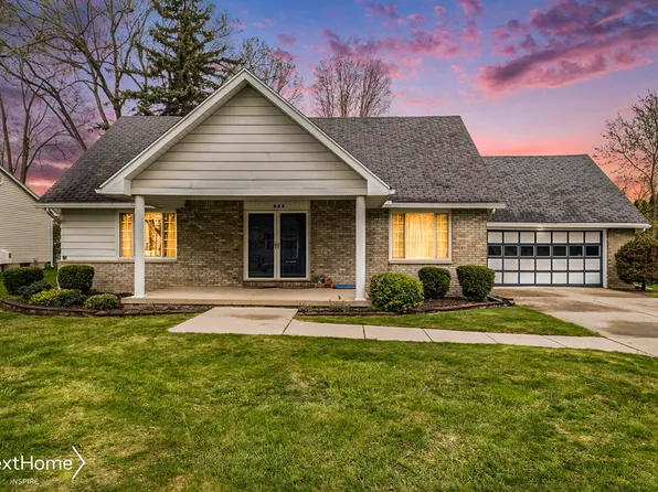 223 Cedarwood Dr, Flushing, MI 48433