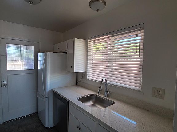 5th image of 5352 Creely Ave