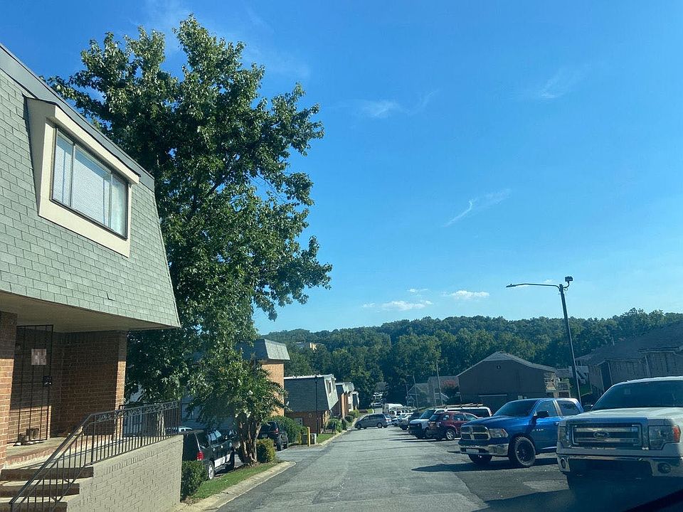 2nd image of 145 Northwood Dr APT C1