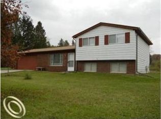 1432 Thread Valley, Holly, MI 48442