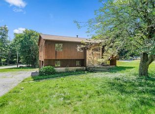3 Burrow Dr, Highland Mills, NY 10930