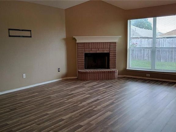 5th image of 908 Stags Leap Dr