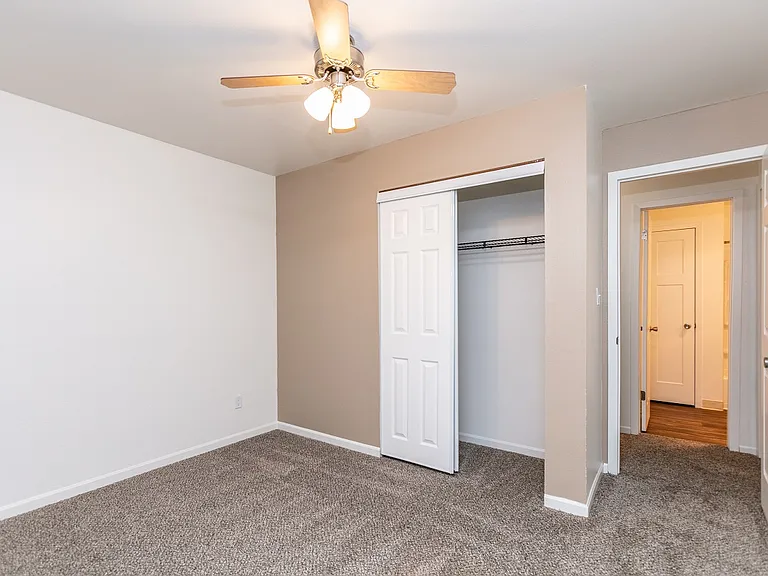 Foxhill Apartments — Photo 79