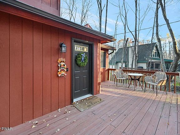 4th image of 33 Woodcrest Ln