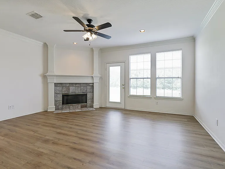9233 Dark Forest Dr — Photo 4