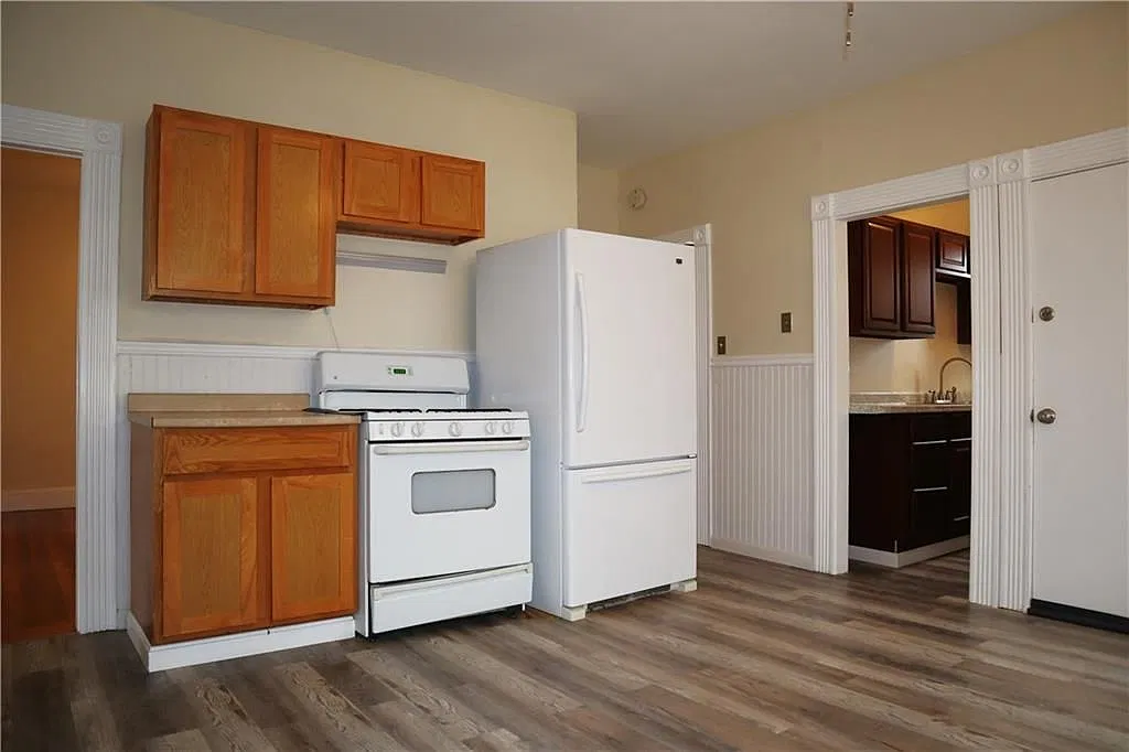 3 bed, 1.0 bath, 1189 sqft, $2,200 — Photo 3
