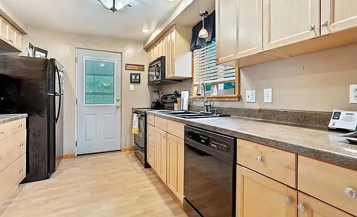 2320 Crestview Rd — Photo 10