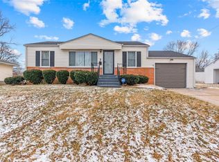 140 Maple Dr, Florissant, MO 63031