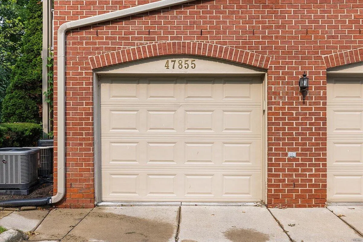 2 bed, 1.0 bath, 1410 sqft, $1,800 — Photo 4