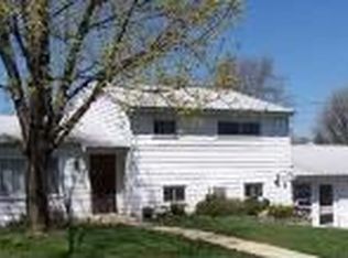 4 Pocono Dr, Mechanicsburg, PA 17055