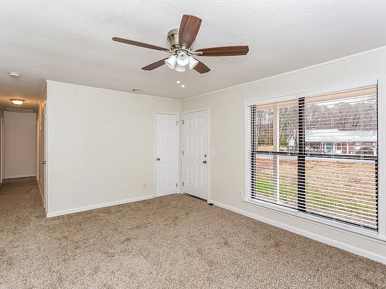 5 Silverwood Dr — Photo 2
