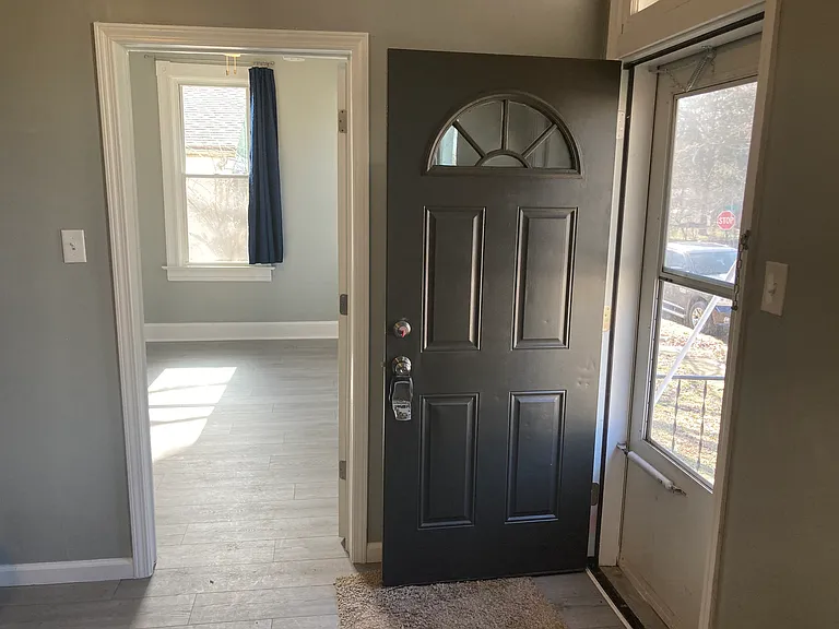 8 N Indiana Ave — Photo 30
