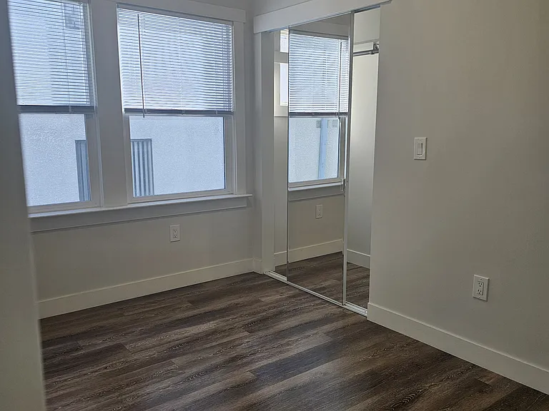 831 1/2 S Catalina St — Photo 3