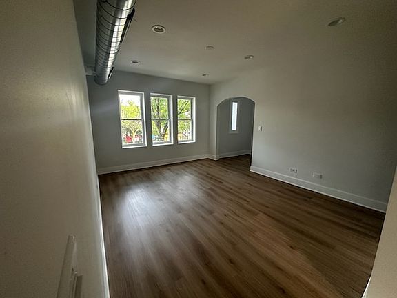 3rd image of 5504 N Kimball Ave
