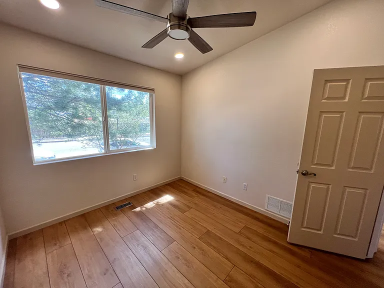 2070 Gonzaga Point — Photo 27