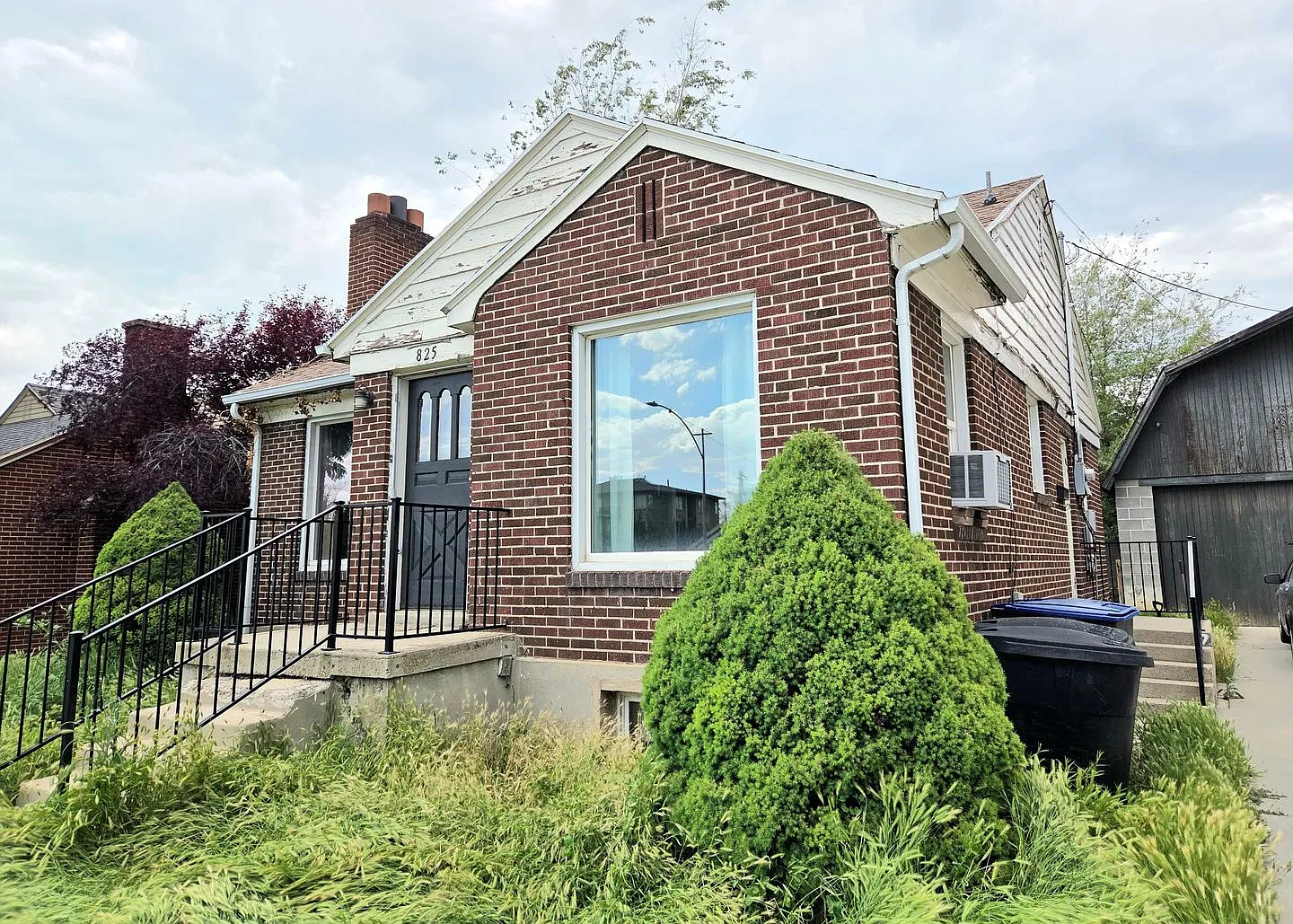 825-827 E 620 N — Photo 2
