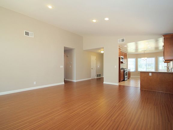 5th image of 1672 Creekwood Dr
