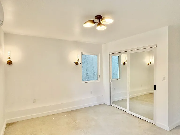 4941 York Blvd — Photo 18
