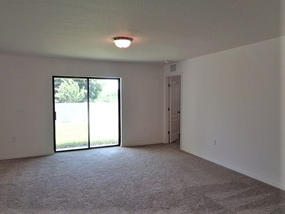 3rd image of 723 Chatham Walk Dr