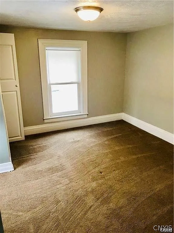 2 bed, 1.0 bath, 2402 sqft, $1,100 — Photo 3