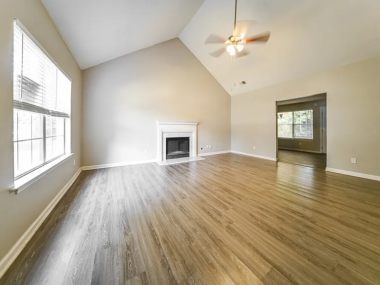 1205 Redbud Ct — Photo 4