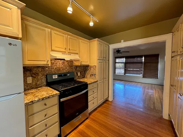 2238 Lakeshore Ave #2 — Photo 7