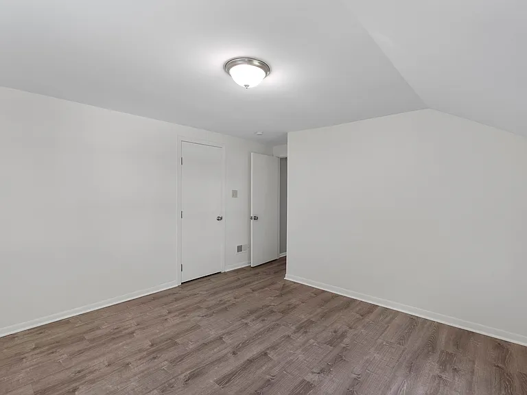 5577 N Kent Ave — Photo 21