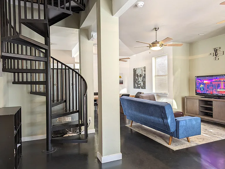 7106 Guadalupe St #B — Photo 5