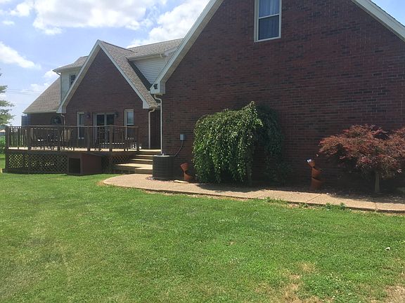 Nice landscaping and deck