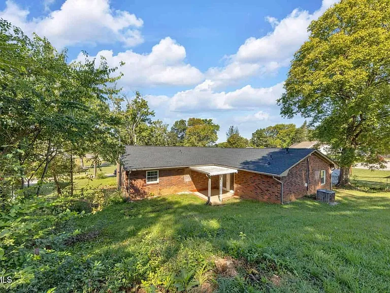 528 Parrish Ln — Photo 26