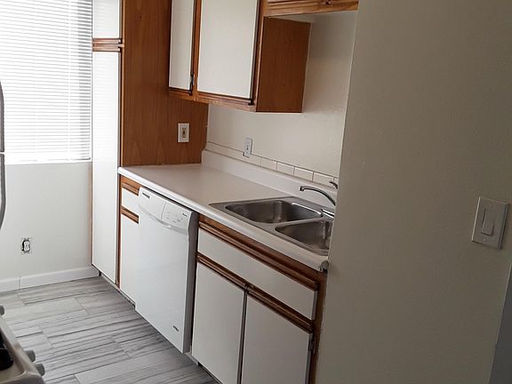 4th image of 564 N Ardmore Ave