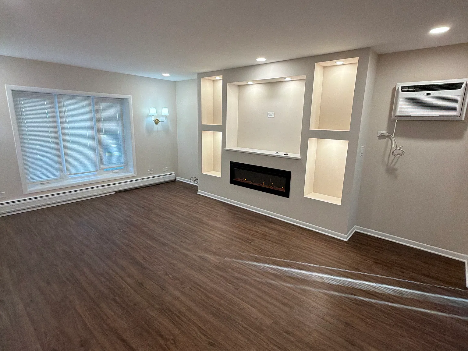3 bed, 1.5 bath, 1200 sqft, $3,300 — Photo 1